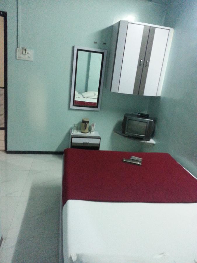 New Metro Guest House Mumbai Ngoại thất bức ảnh