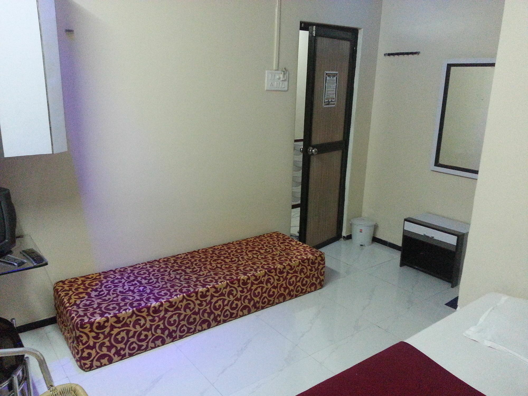 New Metro Guest House Mumbai Ngoại thất bức ảnh